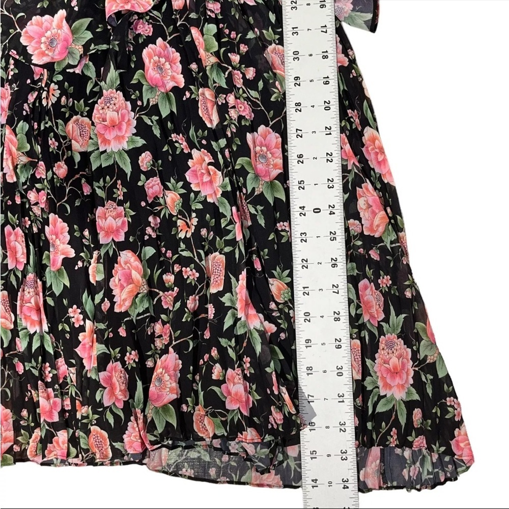 NWT AMUR X REVOLVE Sleeveless VNeck Pleat Romper Women's Size 4 Floral - Picture 6 of 11